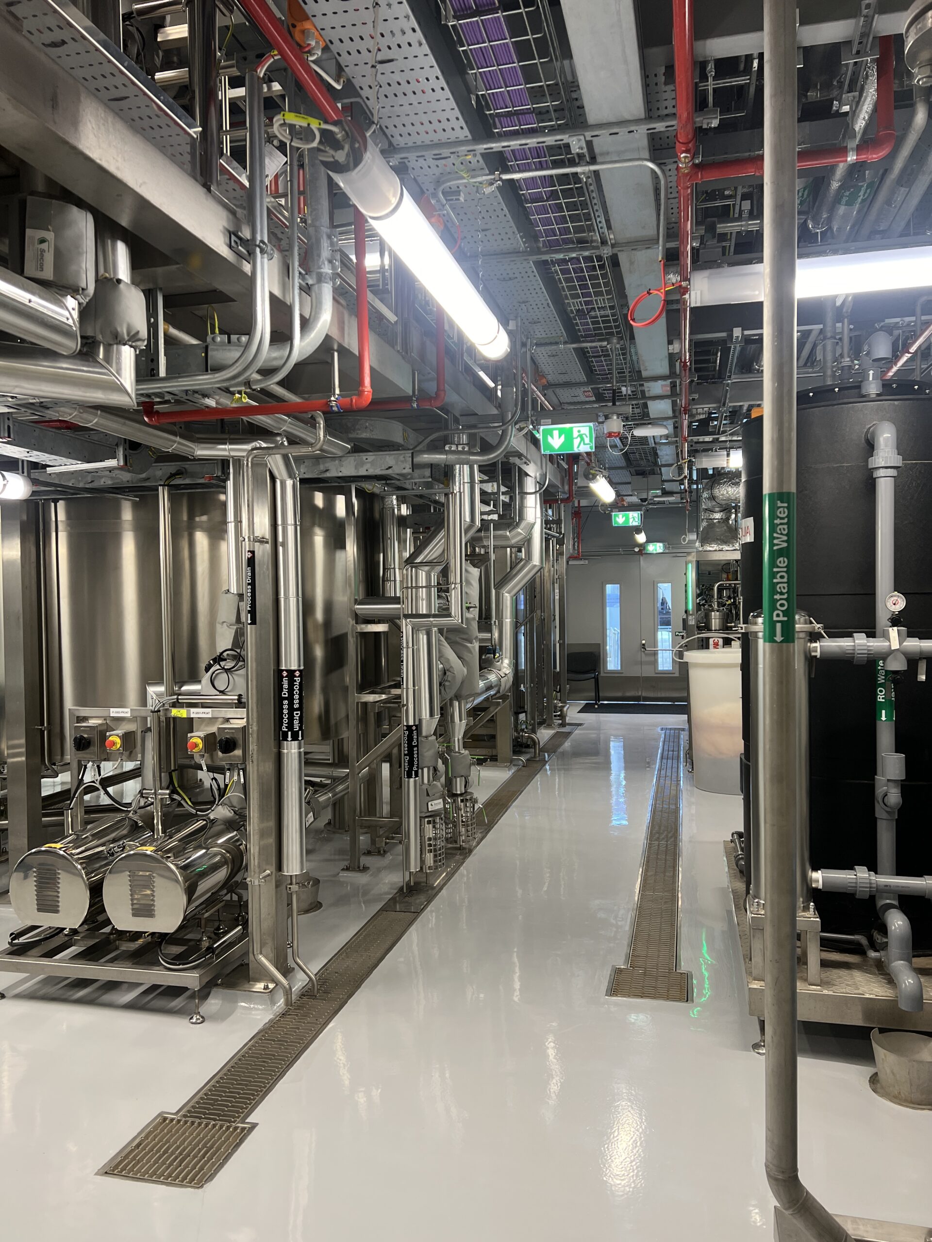 Pharmaceutical cleanroom with stainless steel piping and utilities